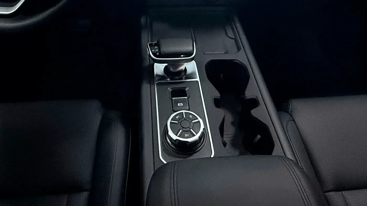 Chery HIMLA cargando muebles